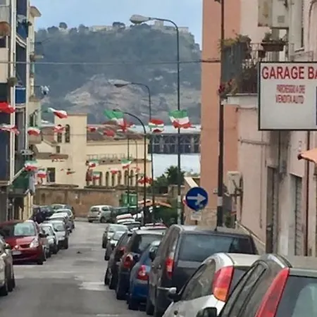 Caio Asinio *