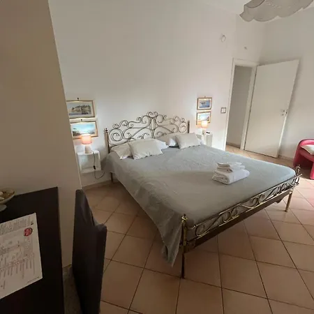 Caio Asinio Apartamento Nápoles
