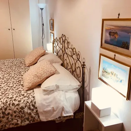 Caio Asinio Appartement Napels
