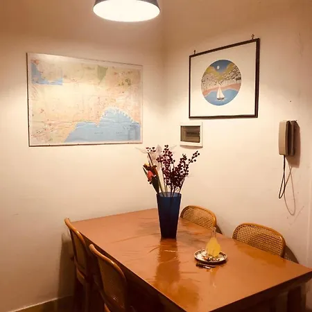 Caio Asinio Apartamento Nápoles