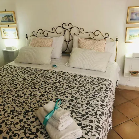 Caio Asinio Apartamento Nápoles