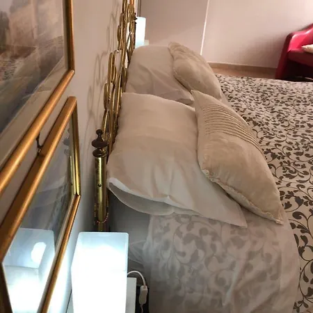 Caio Asinio Apartamento Nápoles